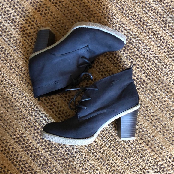 Old Navy Shoes - Sueded block heeled lace up booties